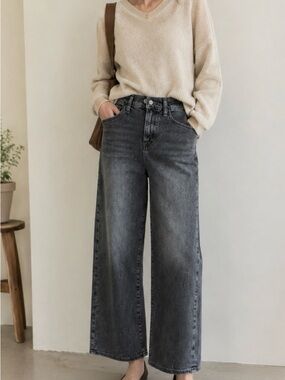 Banana Republic Wide-Leg High-Rise Jeans in Washed Gray